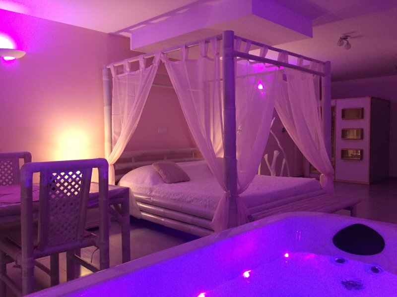 L instant romantique suite jacuzzi sauna piscine 
