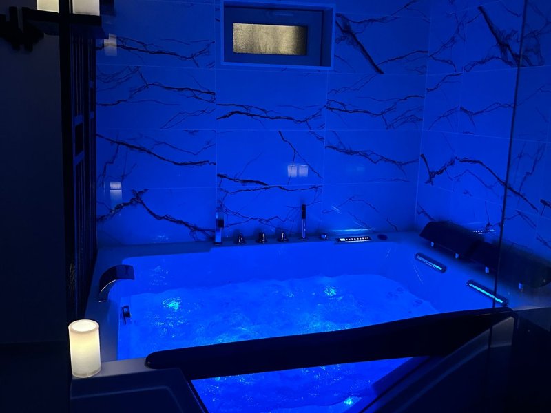 Photo Jacuzzi Secret ♥️ Votre parenthèse romantique et sensuelle