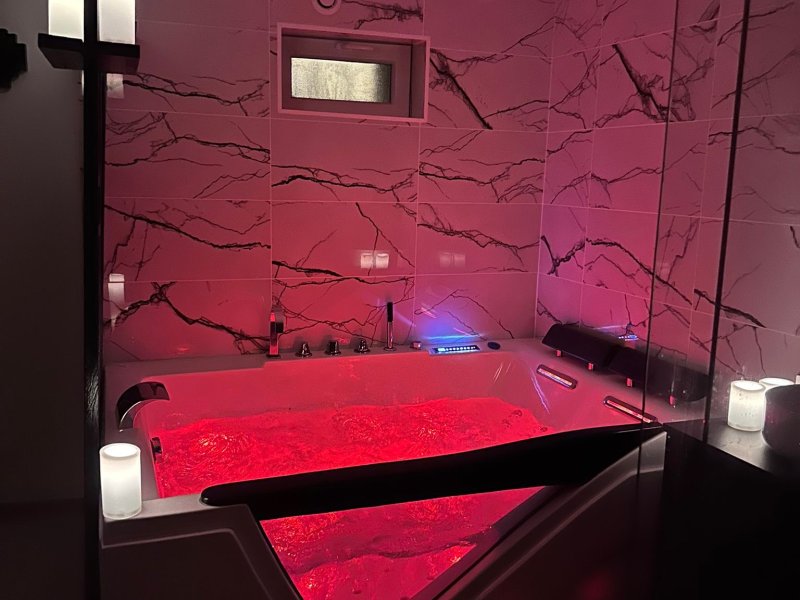 Photo Jacuzzi Secret ♥️ Votre parenthèse romantique et sensuelle