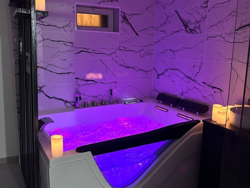 Photo Jacuzzi Secret ♥️ Votre parenthèse romantique et sensuelle