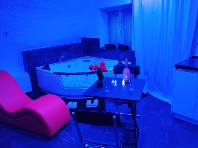 Photo La suite miroir, love room jacuzzi