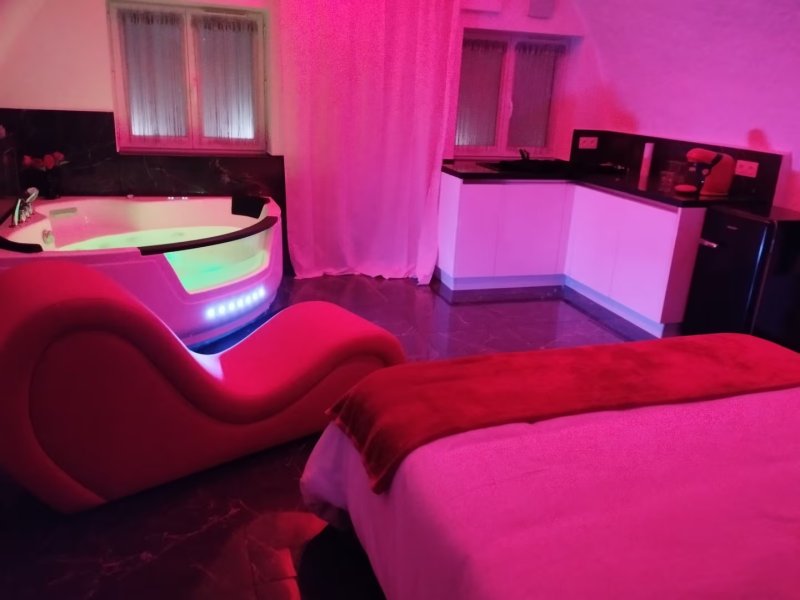 Photo La suite miroir, love room jacuzzi