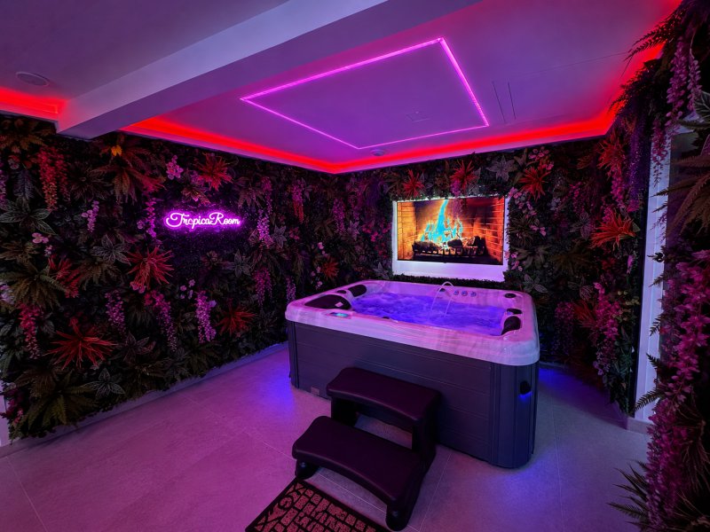 TropicaRoom
